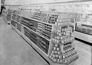 Blikvoedselgang, Woolworths winkel, 1956